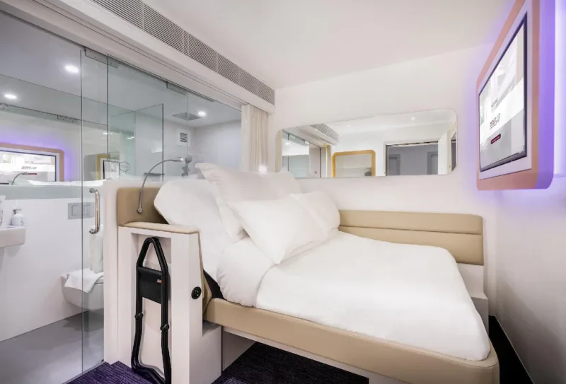 Jewel YOTELAIR의 Premium Queen 객실 예시