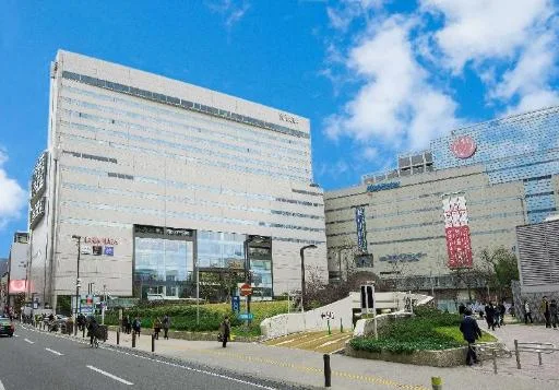 Hotel Solaria Nishitetsu v Tenjinu a okolní budovy