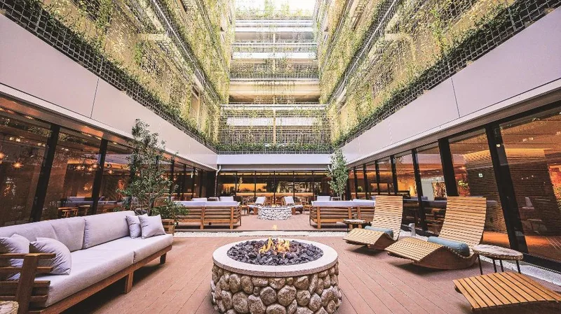 Vnitřní dvůr a posezení v GOOD NATURE HOTEL KYOTO