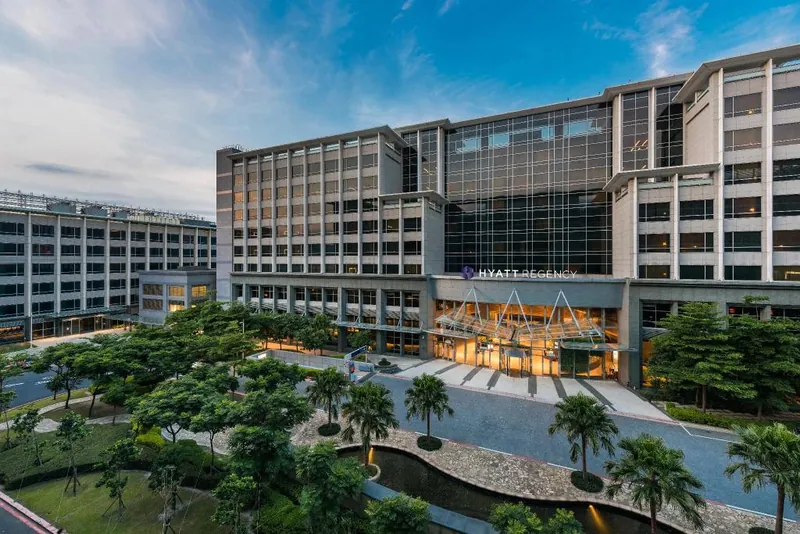Tòa nhà và lối vào chính của Hyatt Regency Taoyuan International Airport