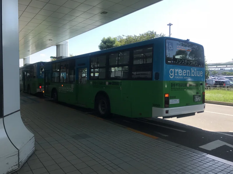 รถรับส่งระหว่างอาคารสนามบินฟุกุโอกะ
