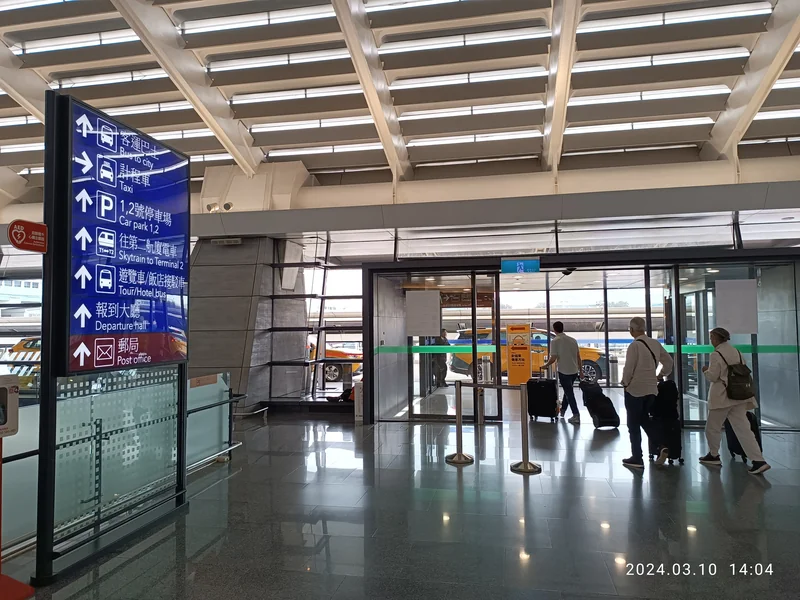 A taxi information sign at Terminal 1 of Taoyuan Airport